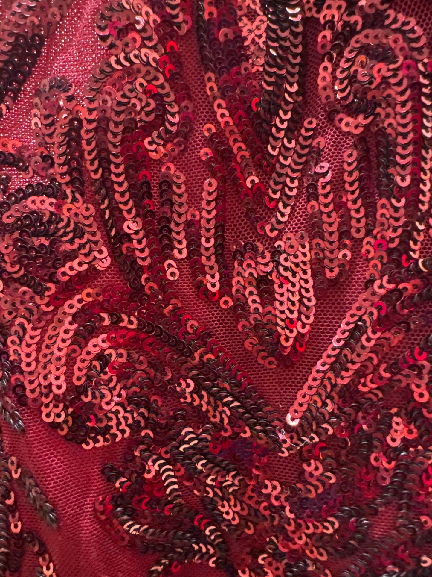 Robe longue sirène sans manches en maille et sequins avec décolleté en V profond - Bordeaux