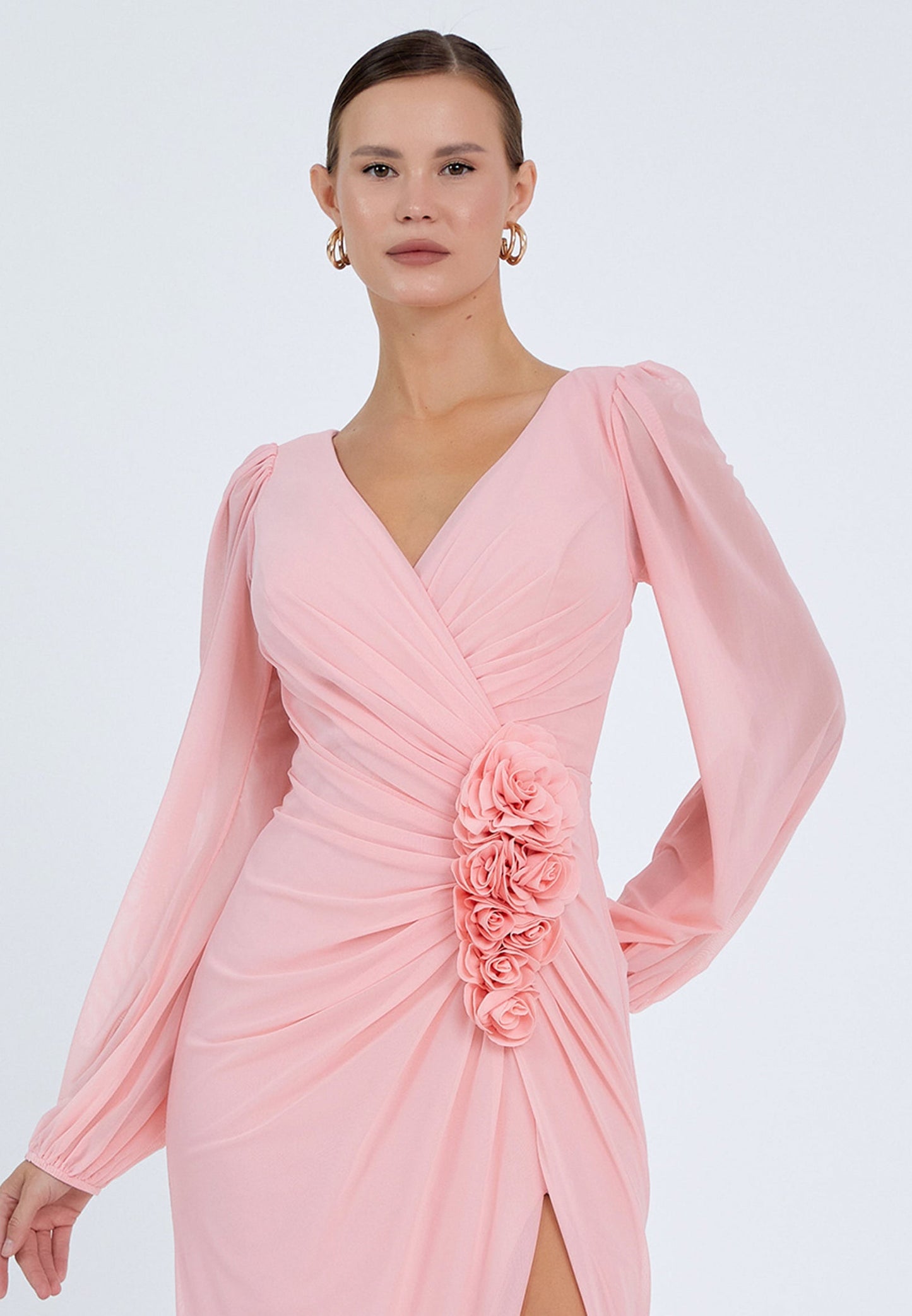 Robe longue fendue fleurie à manches longues couleur pêche – Robe de soirée élégante