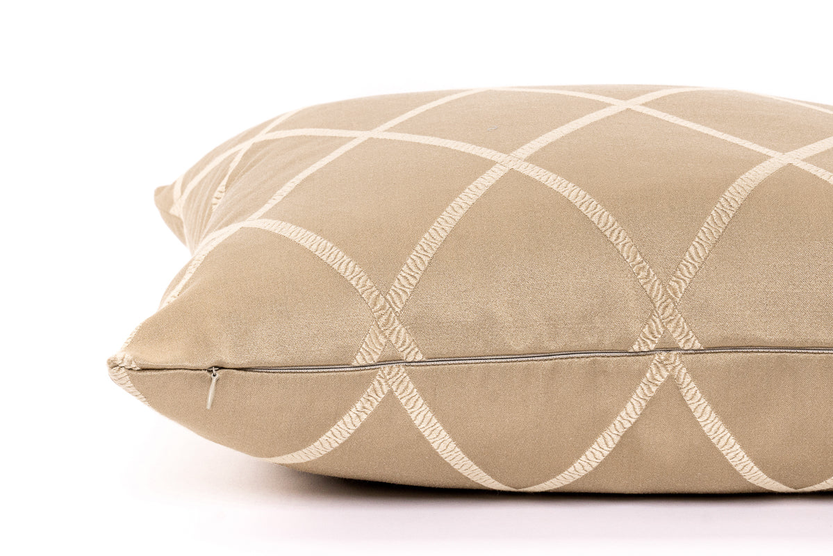 Housse de coussin tressée