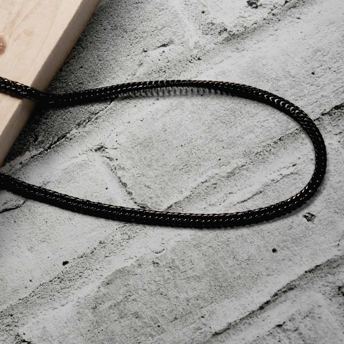 ABASI BLACK : Chaîne à gros maillons en carbone noir
