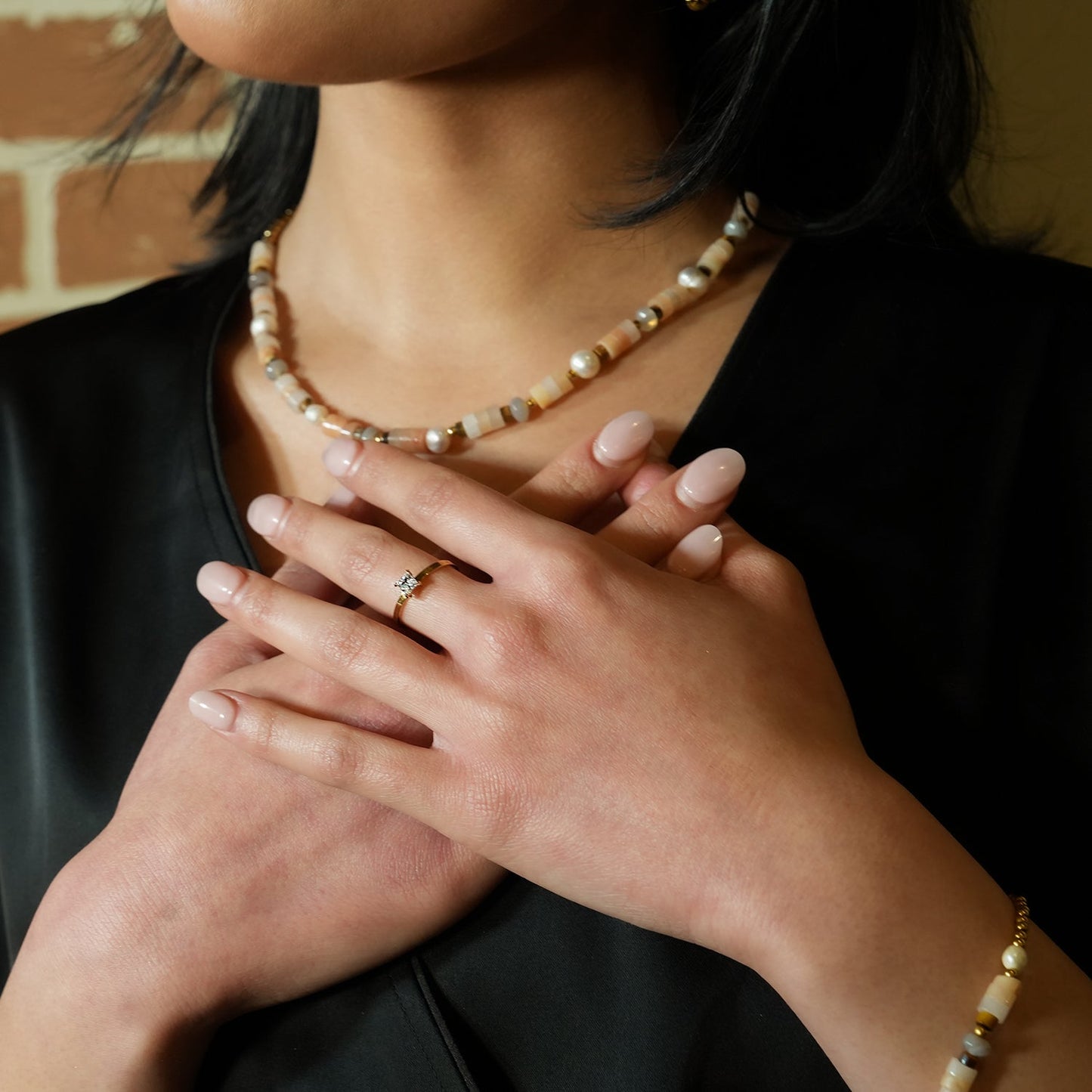 ADHIKA : Bague classique en or avec zircon cubique central
