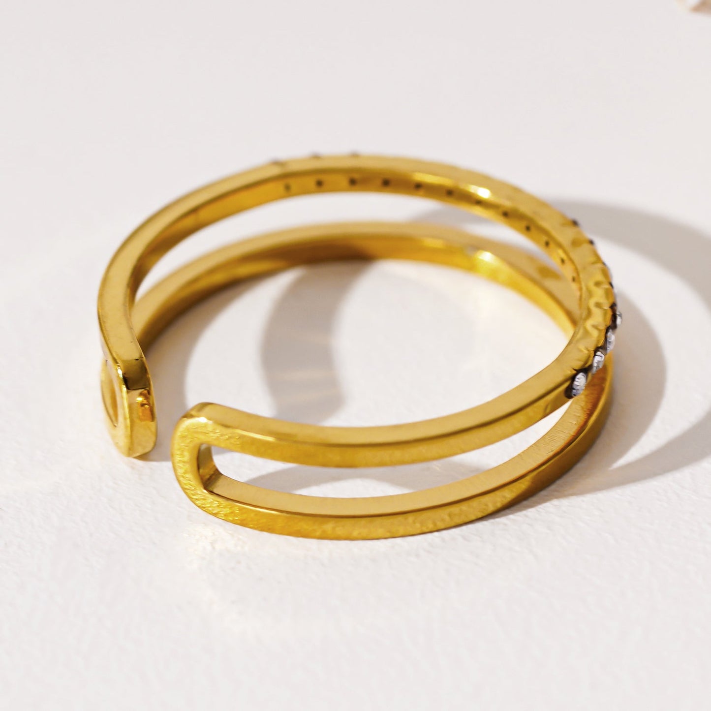 AIZA : Bague Double Jonc en Zirconia Pavé & Surfaces Contrastantes Lisses