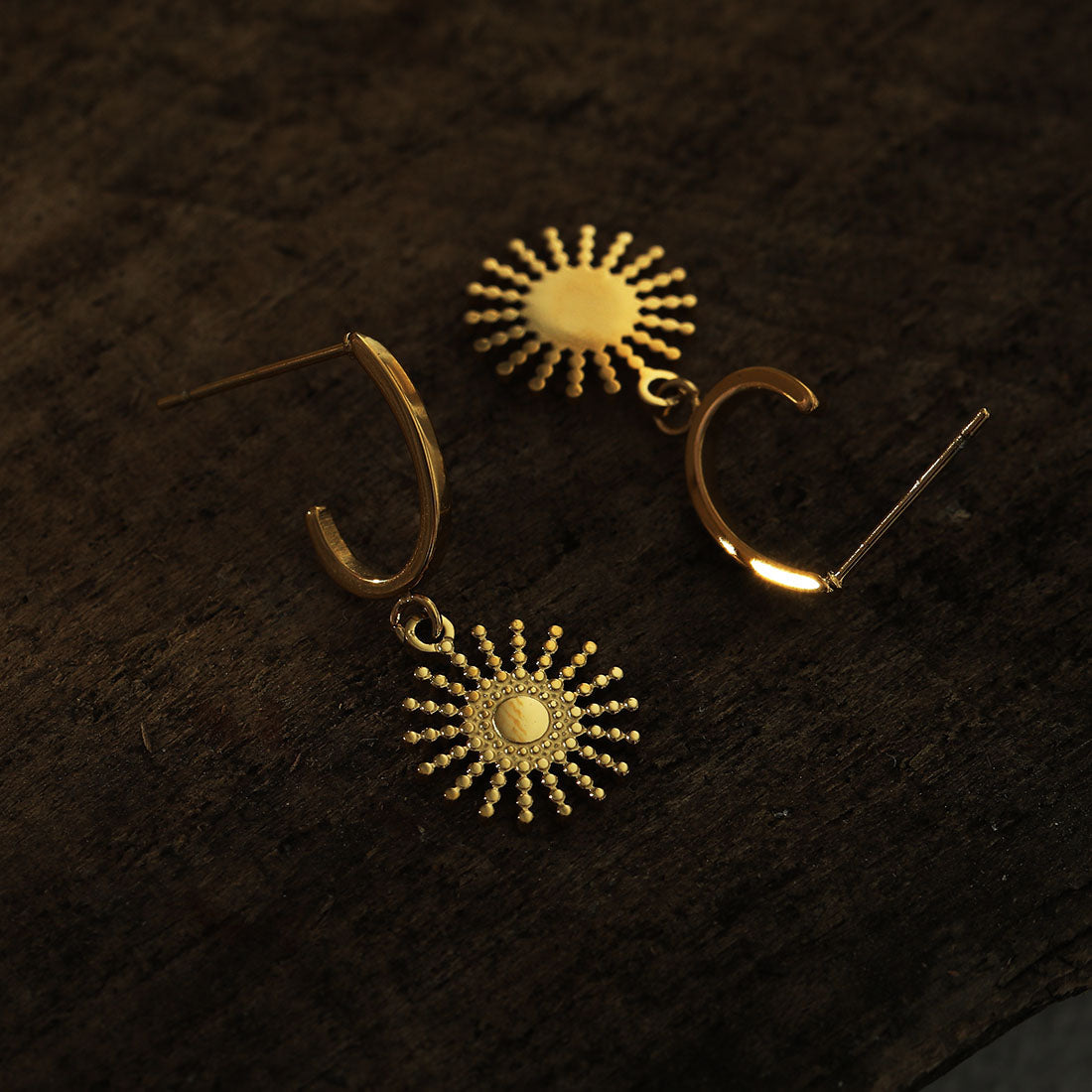 CHARLIE Gold : Boucles d'oreilles demi-créoles avec pendentif soleil