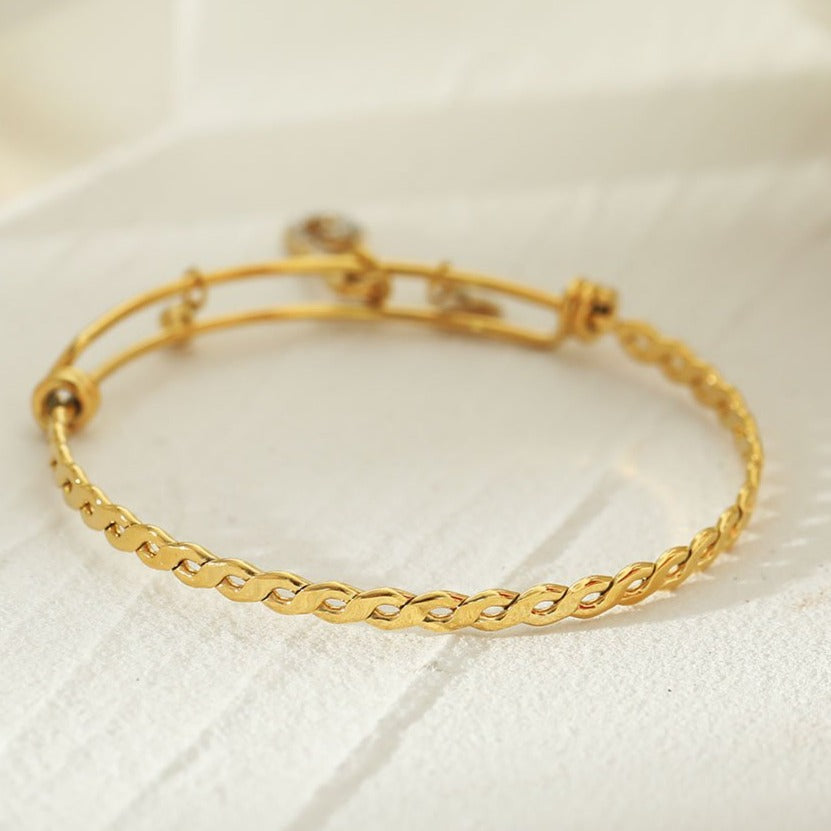 CHRISTINA : Bracelet en Or Orné de Breloques