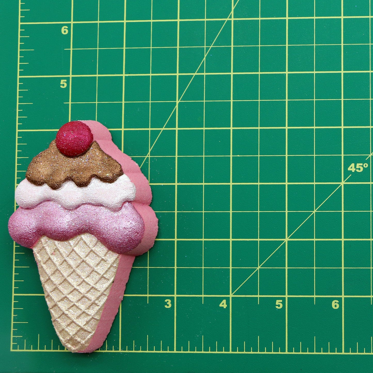 Cornet de glace à la cerise