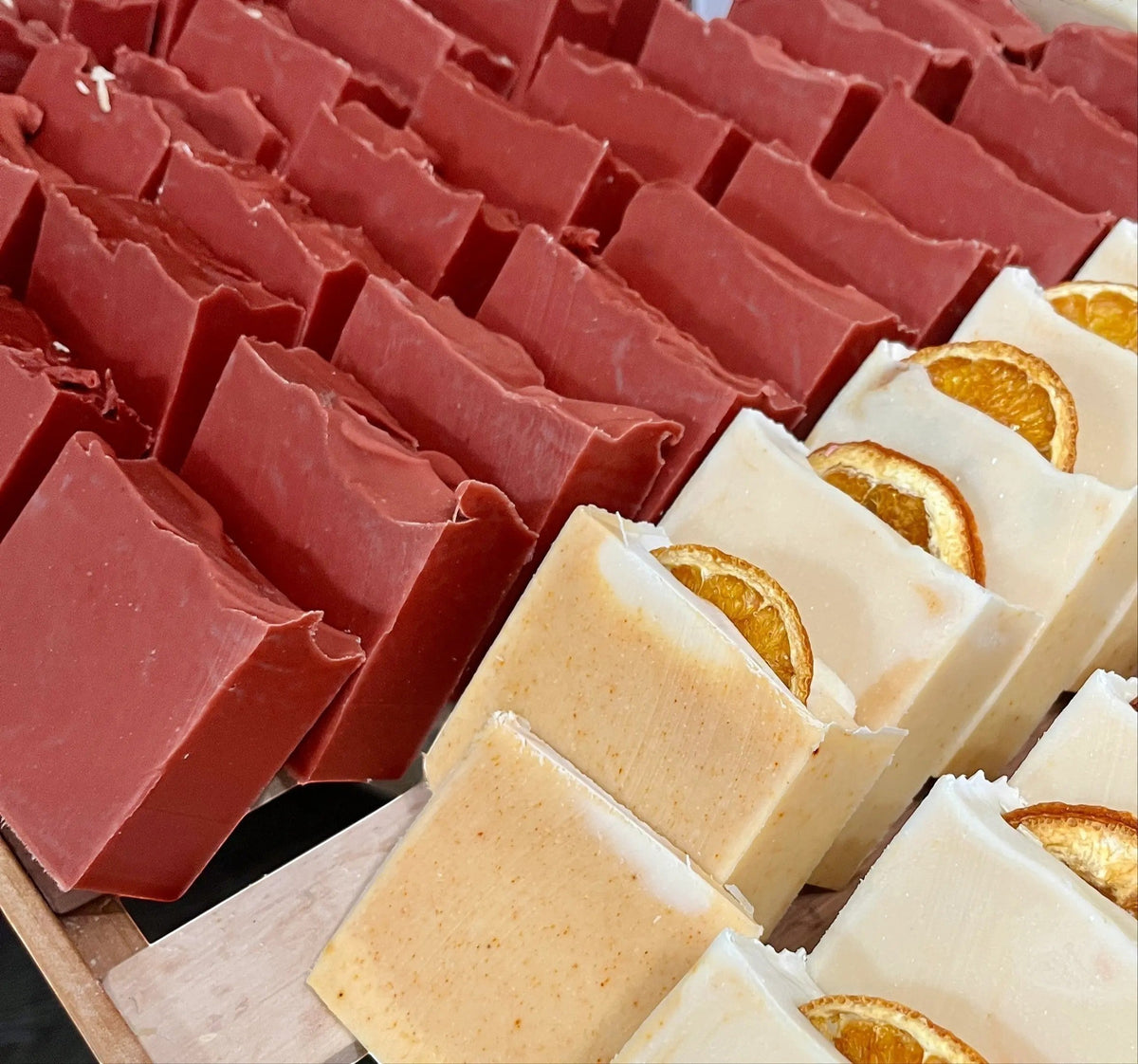 Savon au lait de chèvre JOVANA rose vanillée