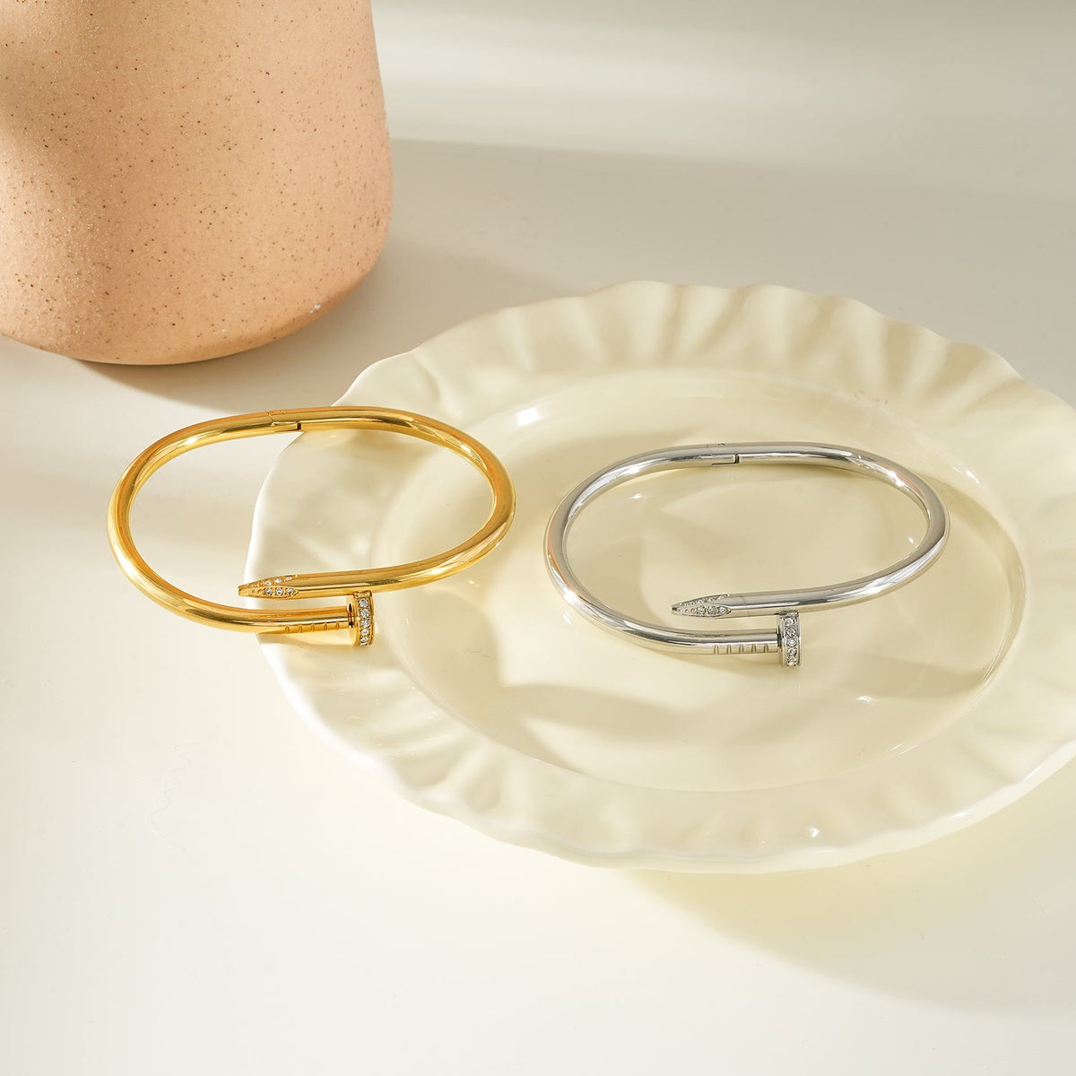 DAVIDKA Silver (White Gold): Zirconia Embedded Industrial-Chic Twisted Nail Bracelet