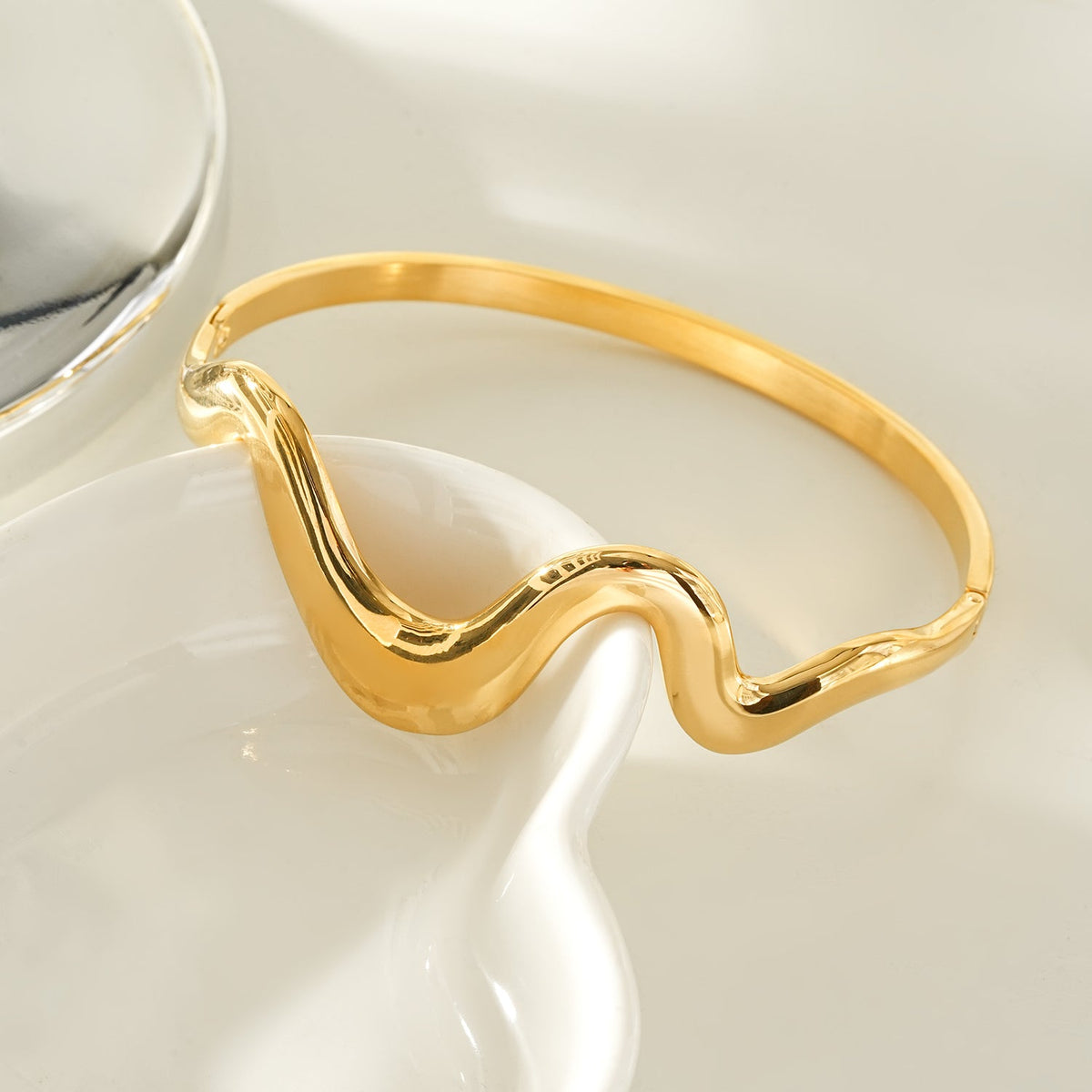 SEBASTIAN Gold: Artfully Curved Avant-Garde Abstract Bracelet