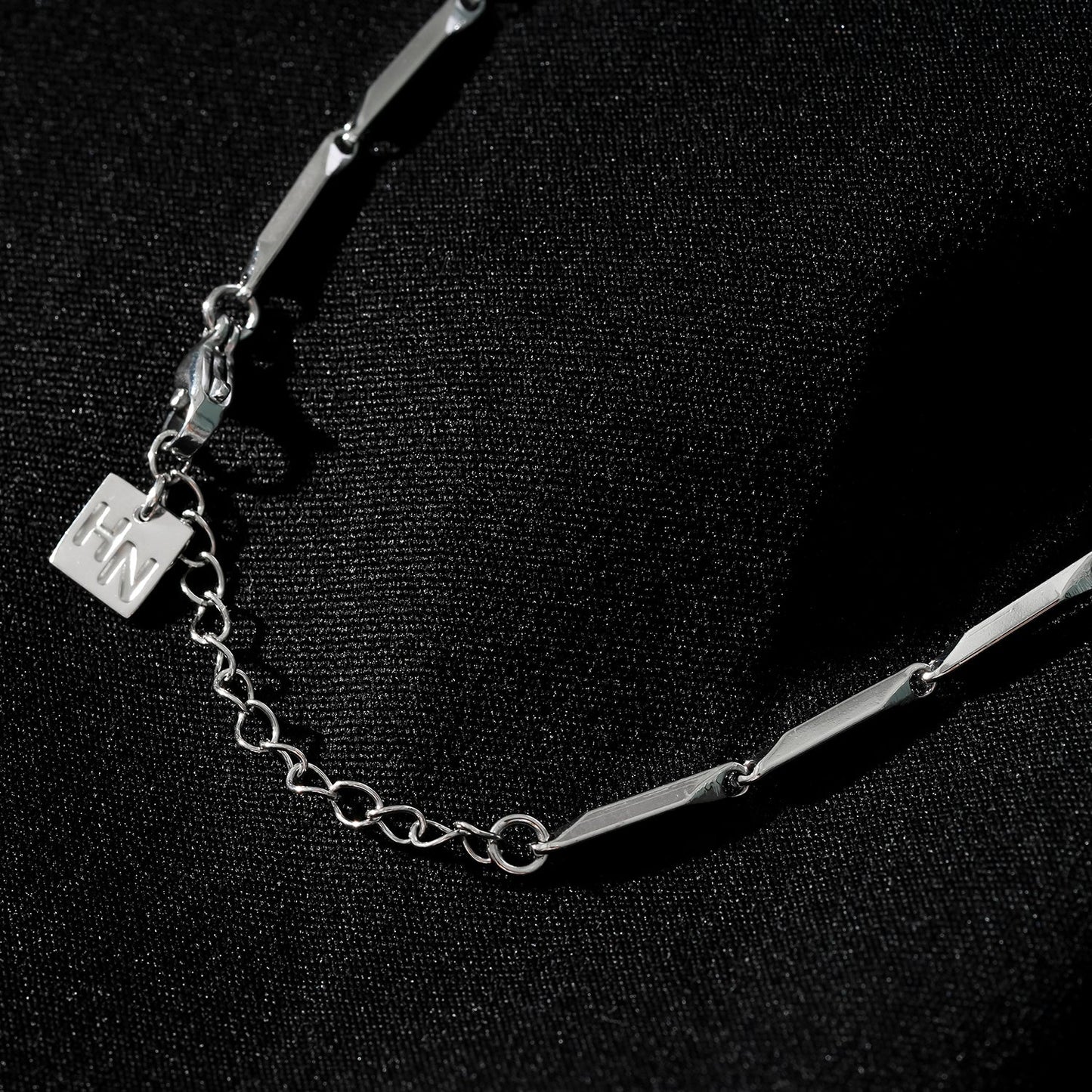 Collier Chaîne Perles Forme Géométrique Minimaliste GUMIA Argent