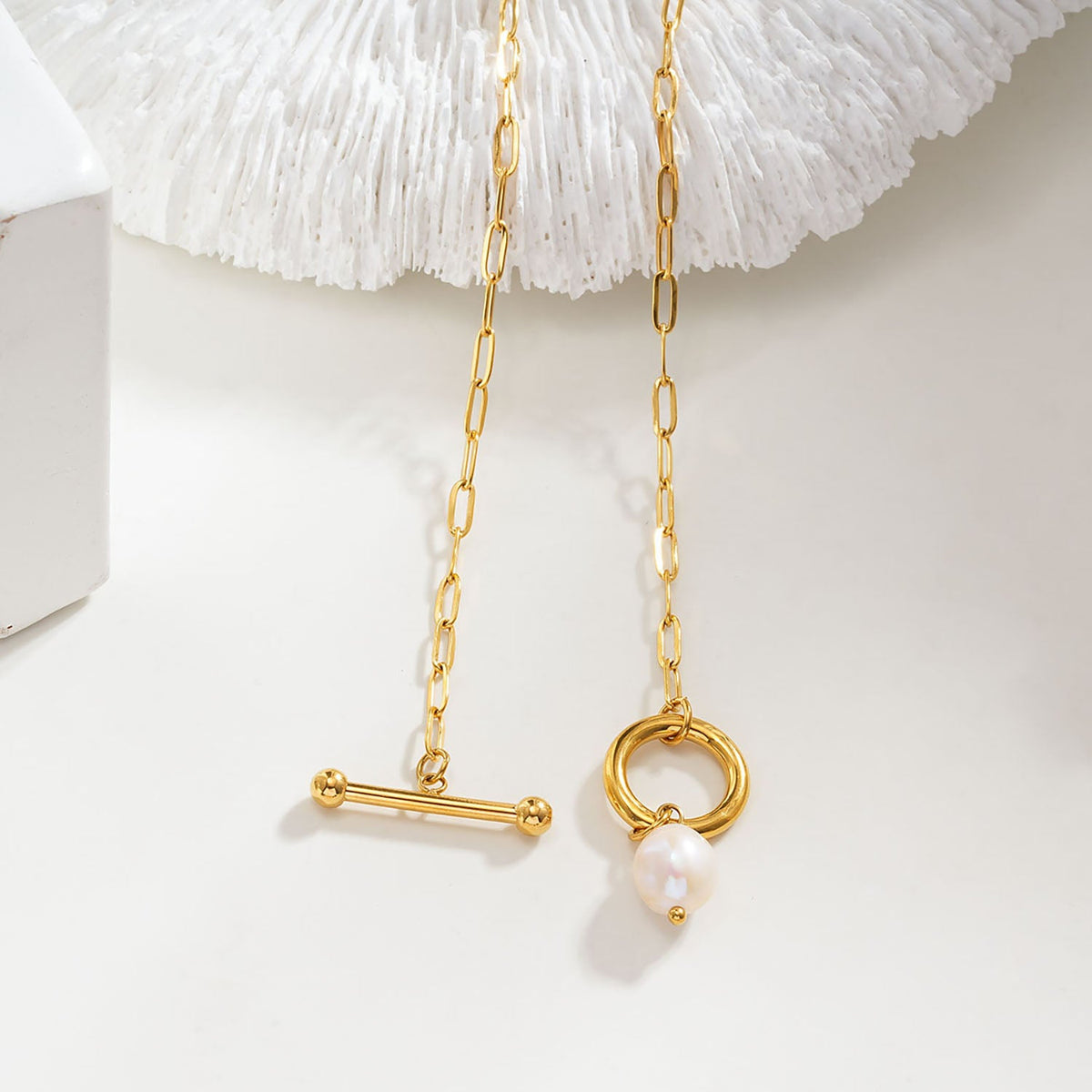 D'ANGELA Gold: Paperclip Chain Necklace with Toggle Fastener & Pearl Charm