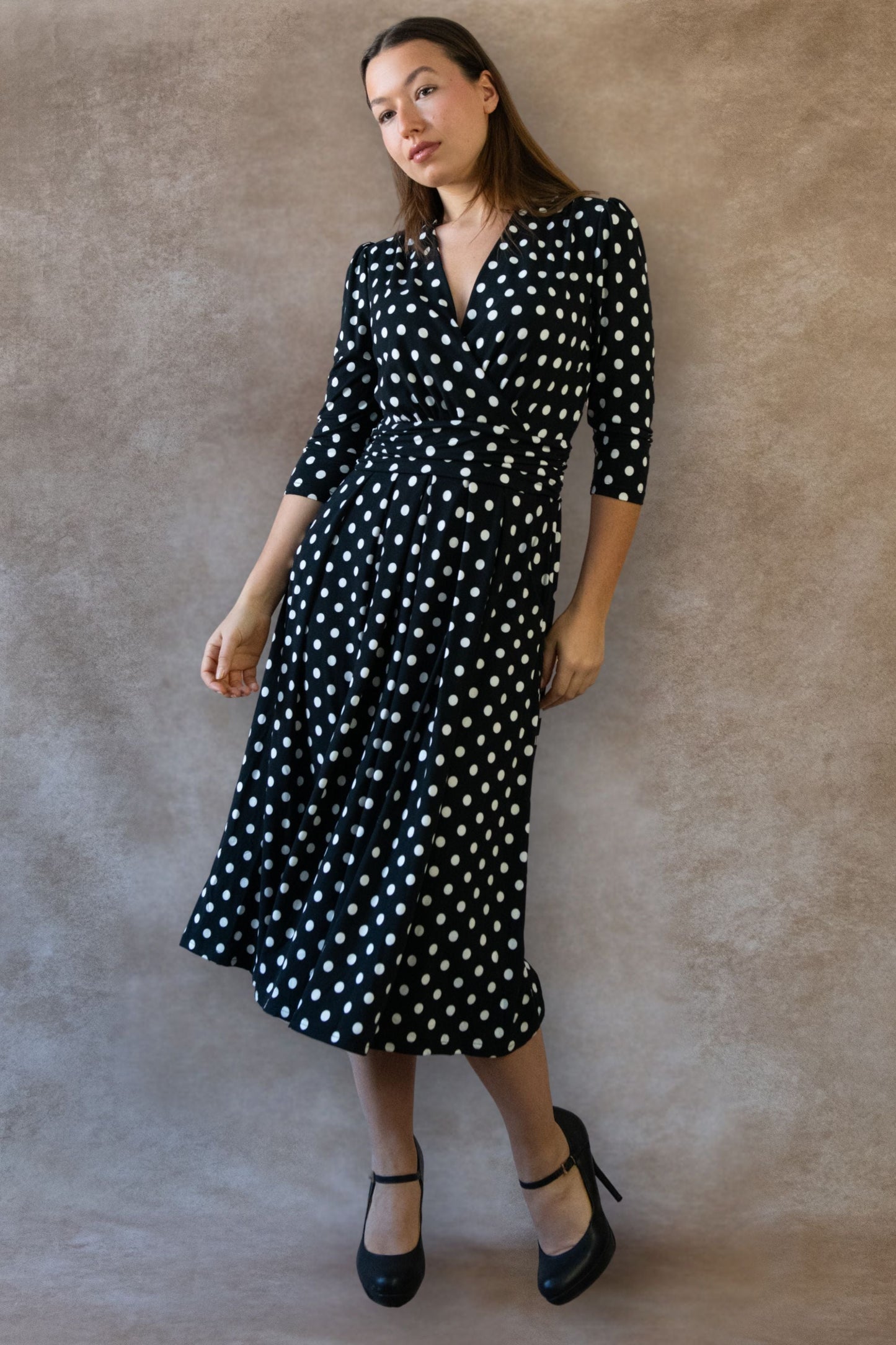 Robe midi portefeuille extensible à pois Evelyn
