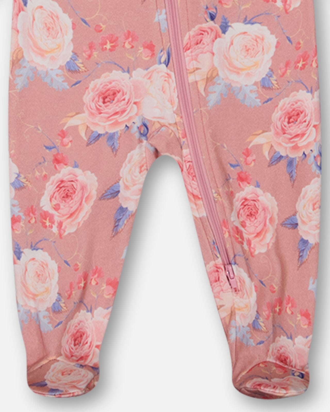 Pyjama une pièce en coton biologique vieux rose imprimé roses