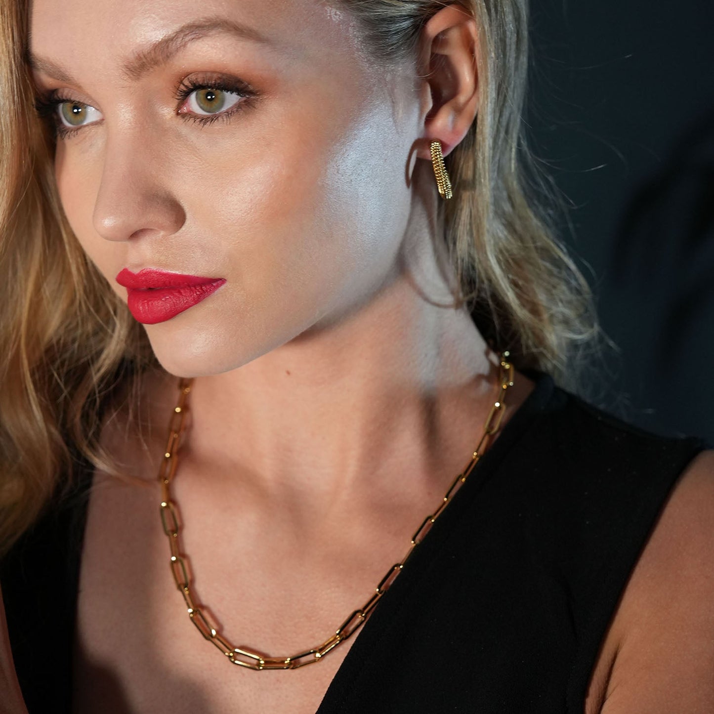 JACINTA 18" Doré : Collier contemporain avec chaîne à maillons trombone