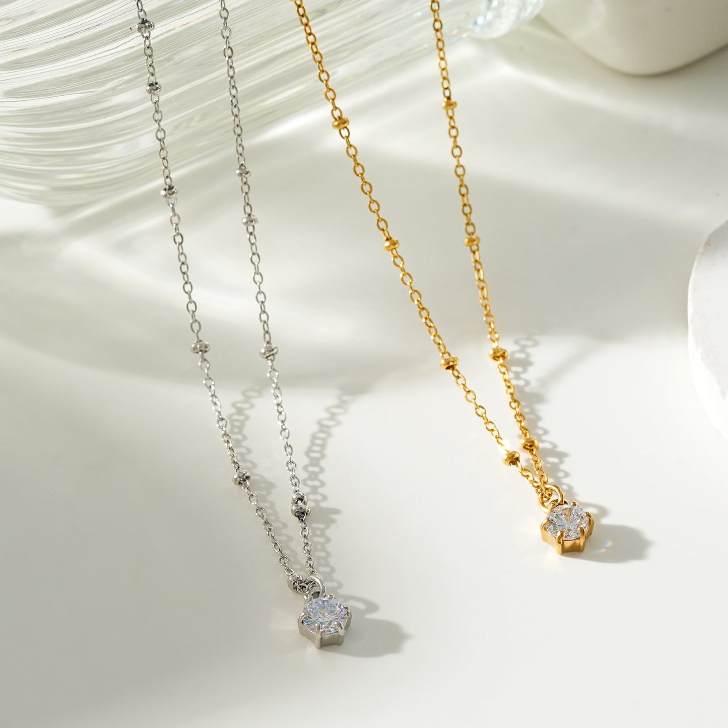 KADIRI Argent : Pendentif Solitaire Zircone sur une chaîne de perles