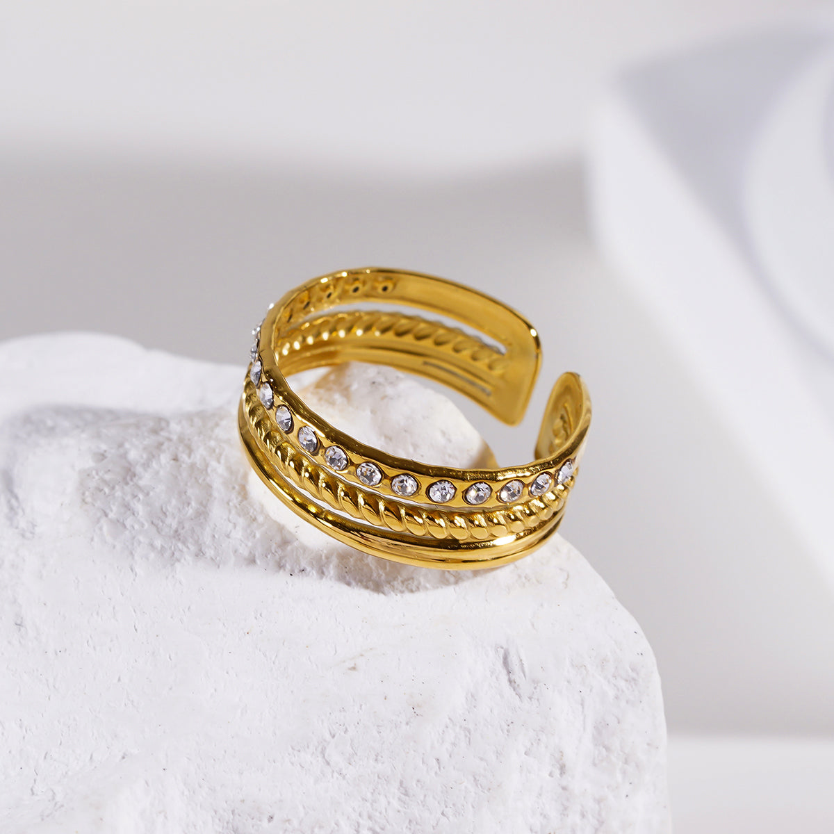 LUMINA : Bague ornée de multiples oxydes de zirconium