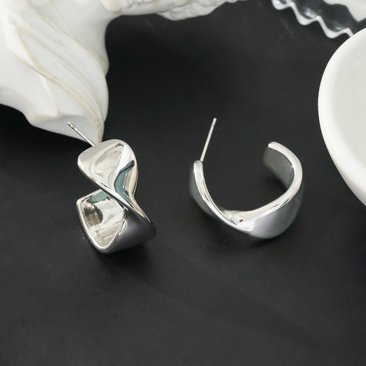 MILROSTA Plaqué Argent (Or Blanc) : Boucles d'oreilles Industriel-Chic – L'Élégance Moderne Redéfinie