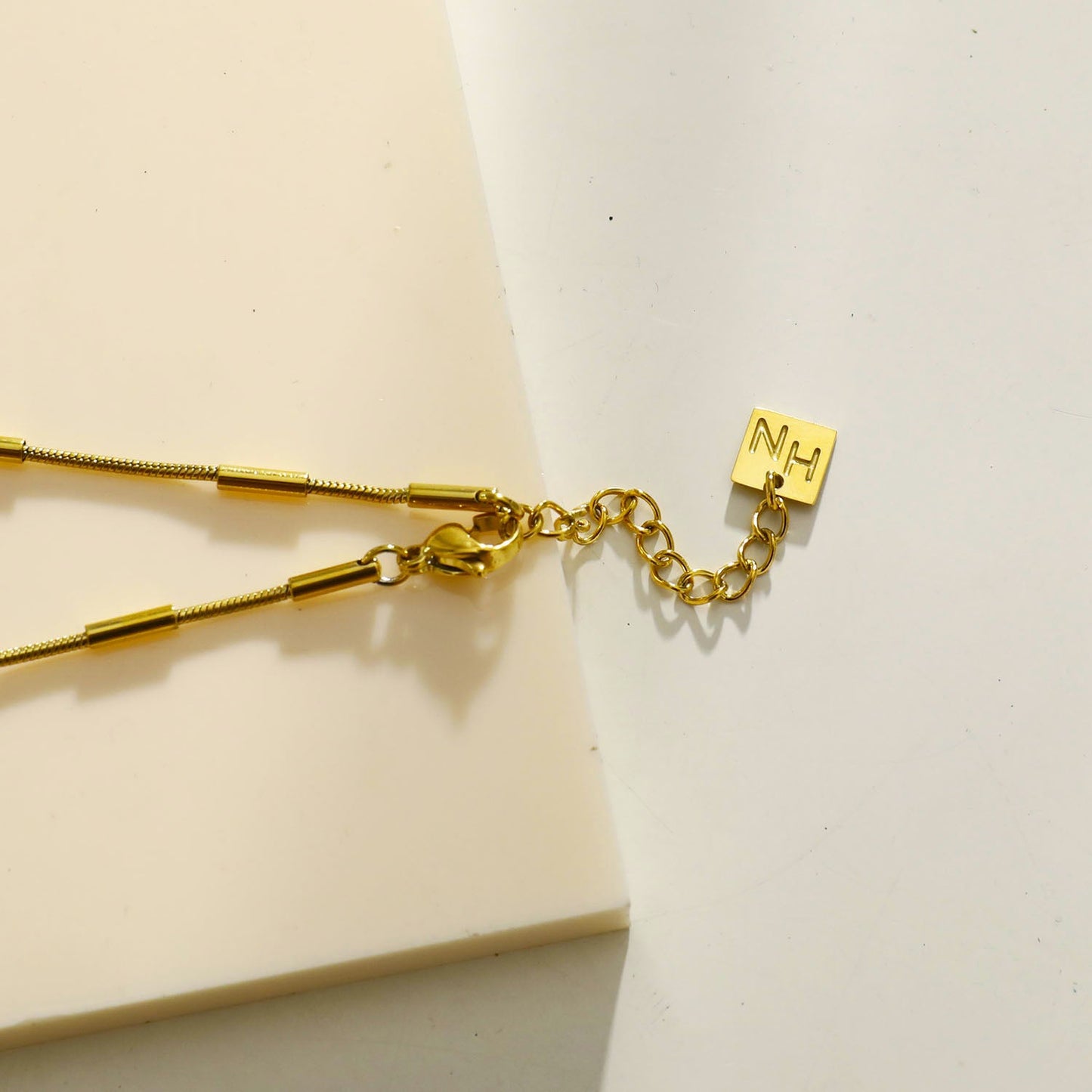 Collier chaîne perlée tubulaire CYRILLIA