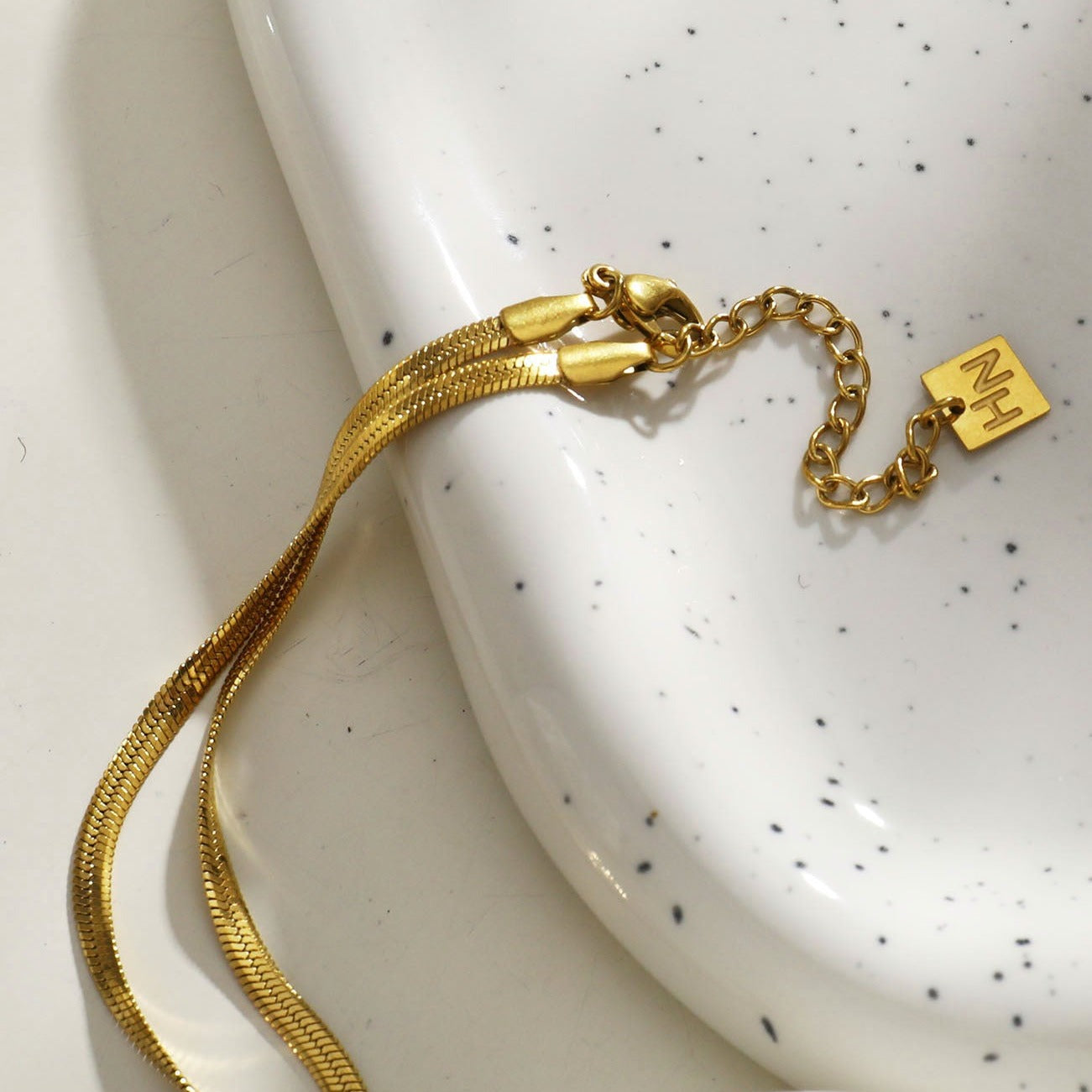 Collier chaîne torsadée type lasso GILMA avec texture peau de serpent