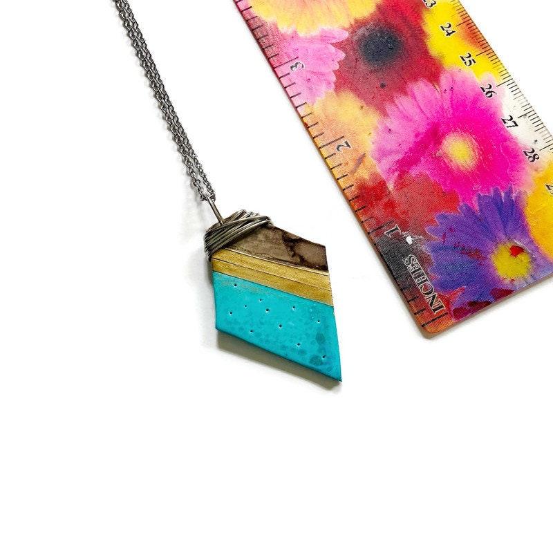 Pendentif en pâte polymère artistique peint turquoise, doré, gris,
