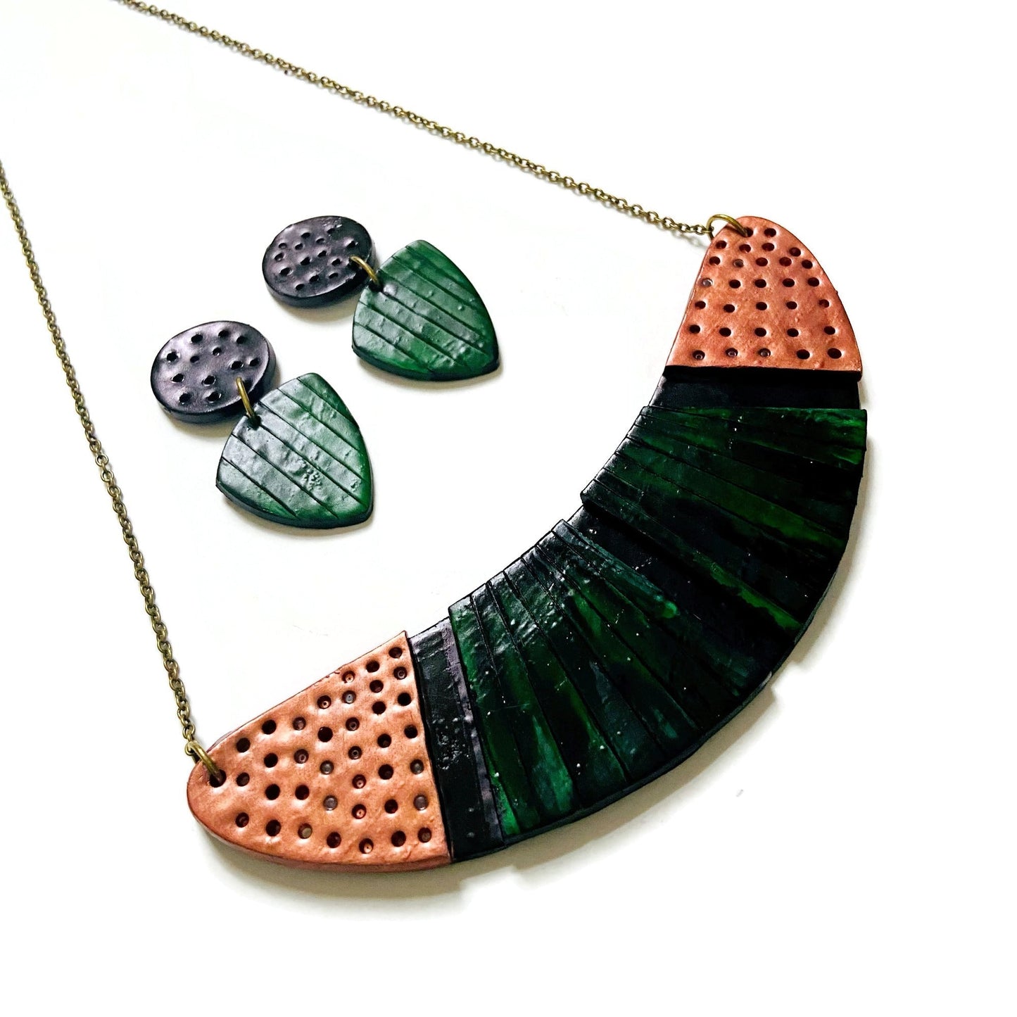 Boucles d'oreilles noires et vert émeraude à clous ou à clips - "Kelly"
