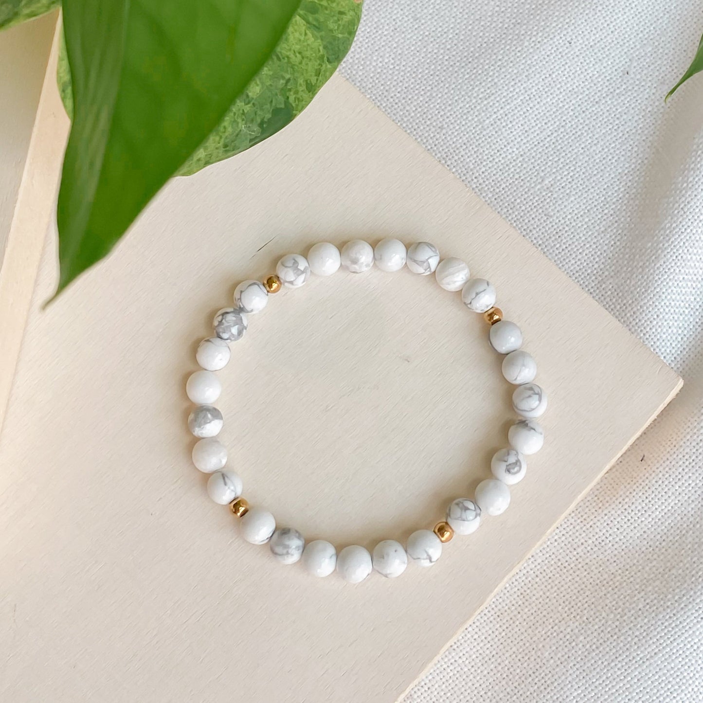 INNER PEACE | Howlite and gold stainless steel bracelet