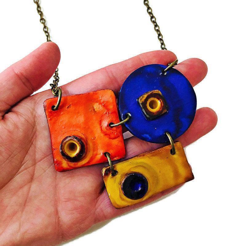 Collier pendentif géométrique coloré, orange, bleu et jaune, fait main