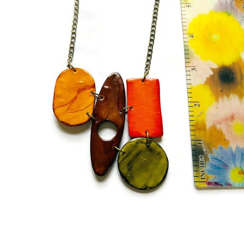 Gros collier plastron de style bohème ethnique