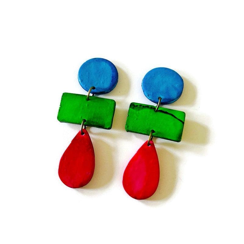 Boucles d'oreilles pendantes longues et colorées pour l'été