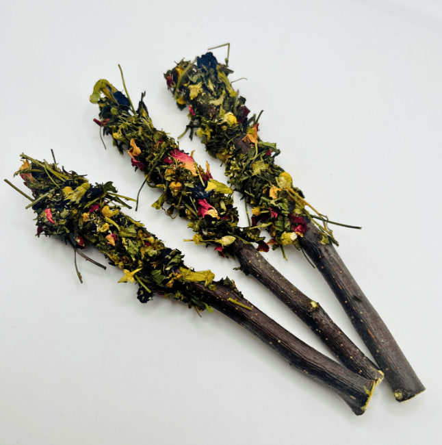 Bâtonnets de Pomme à la Menthe Poivrée et aux Fleurs pour Lapins
