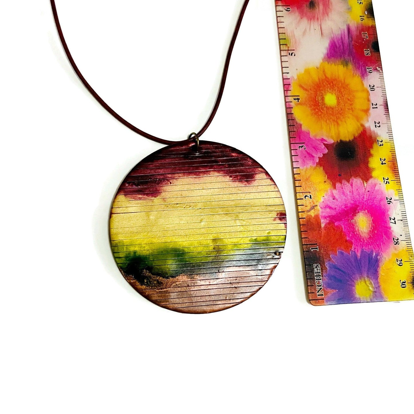 Collier Pendentif Cercle Rustique Épais | Marron Terreux, Or, Vert & Marron