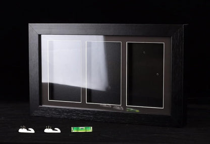 Présentoir en Bois Certifié PSA avec Verre Anti-UV, la carte tient très fermement ! LIQUIDATION