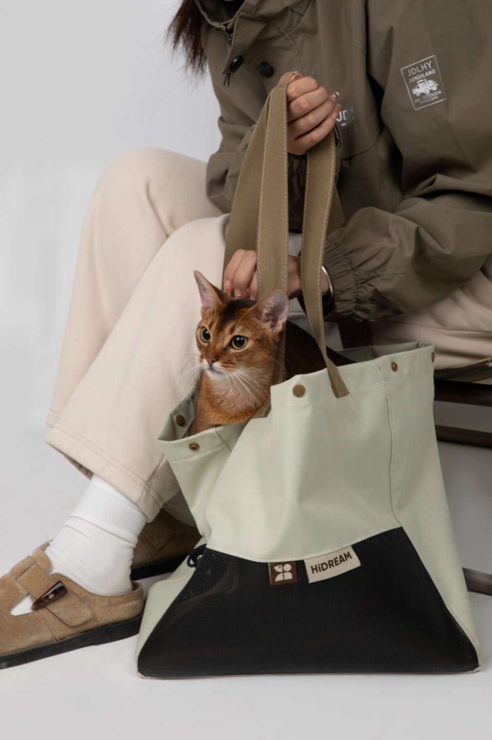 Sac de voyage pour animaux de compagnie à bandoulière Color-Block | Série Momopets™ GoBuddy