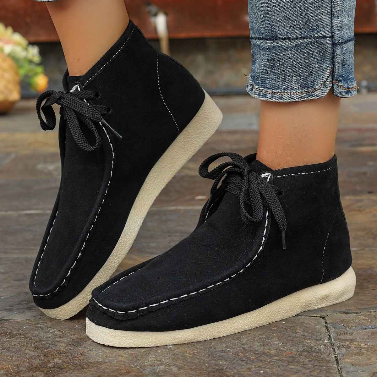 Bottines à talon compensé intérieur pour femme – Chaussures mode en daim à lacets et détails surpiqués