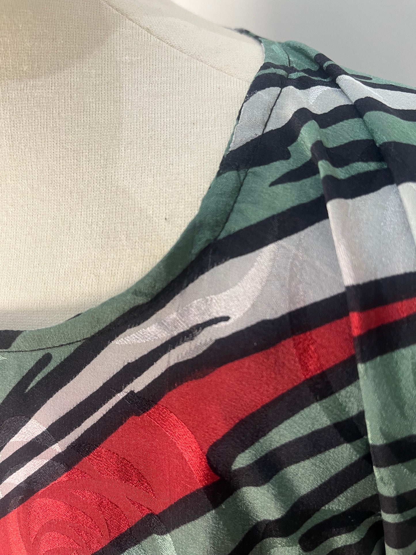 PRC6298 Avatar Poncho-Pèlerine en Soie Pure