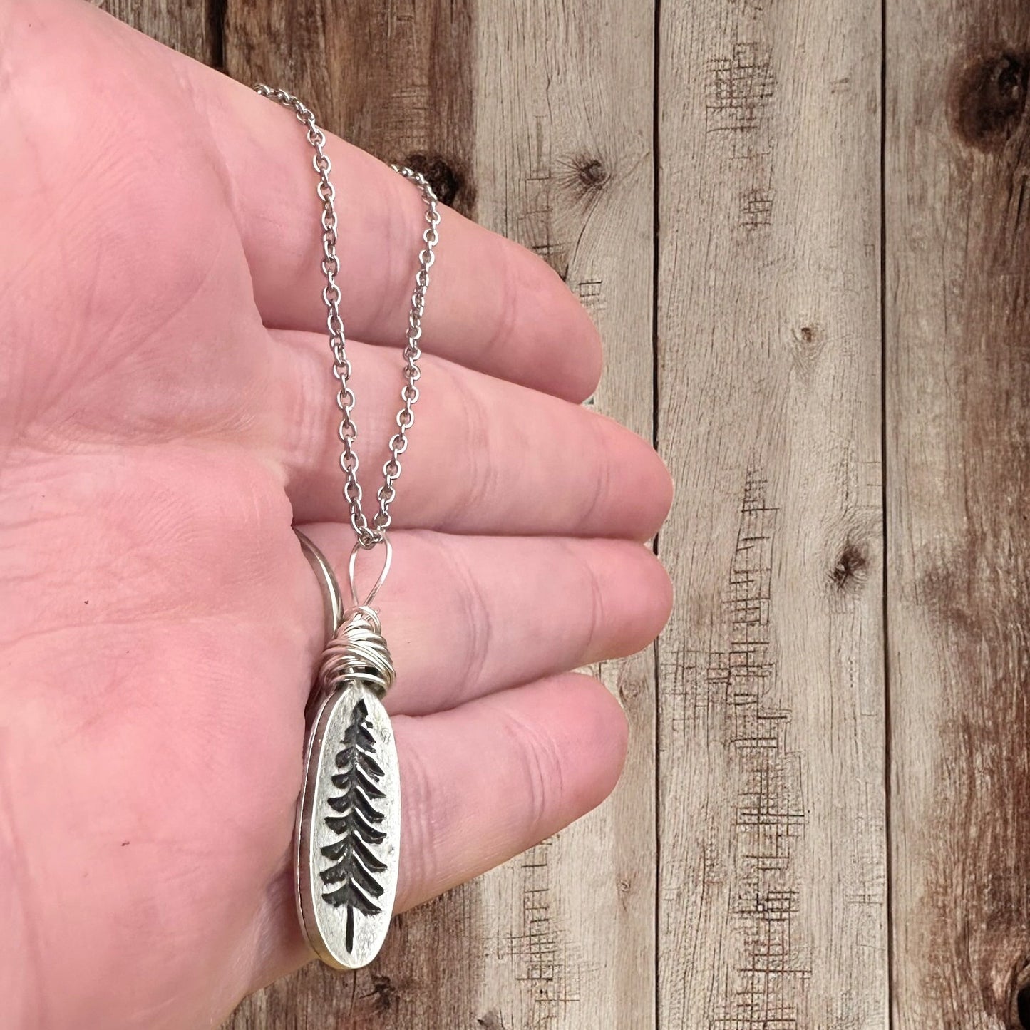 Collier arbre en fil de fer