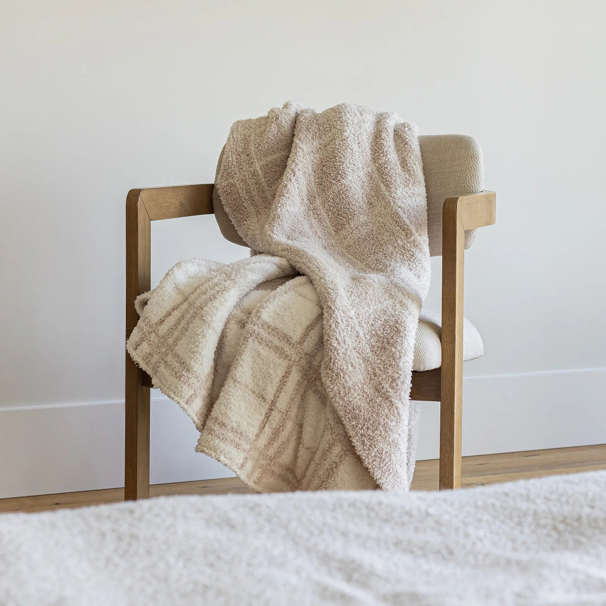Grand jeté en plaid beige rougissant et blanc