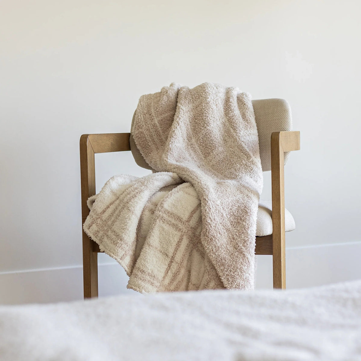 Grand jeté en plaid beige rougissant et blanc