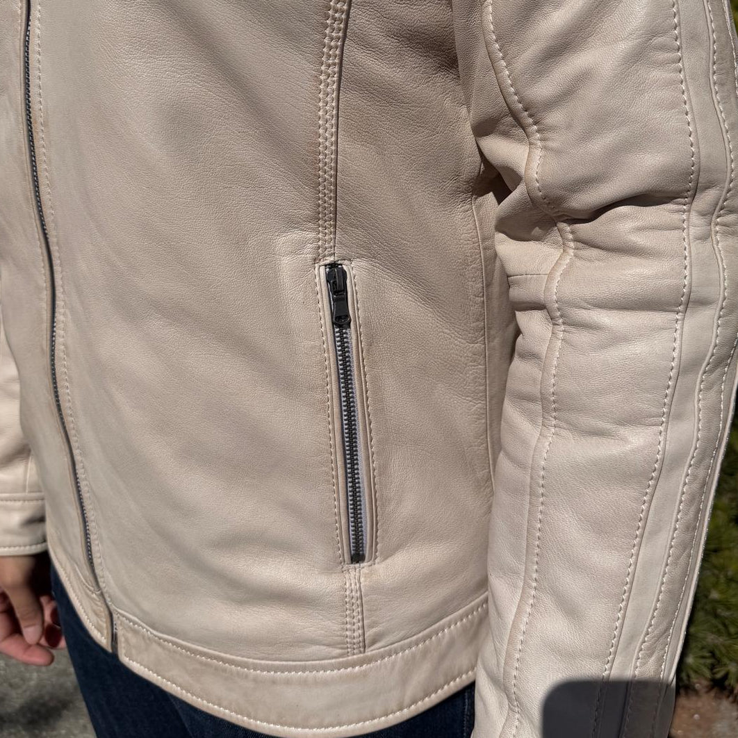 Blouson en cuir à capuche pour homme. Blouson en cuir de mouton avec capuche amovible