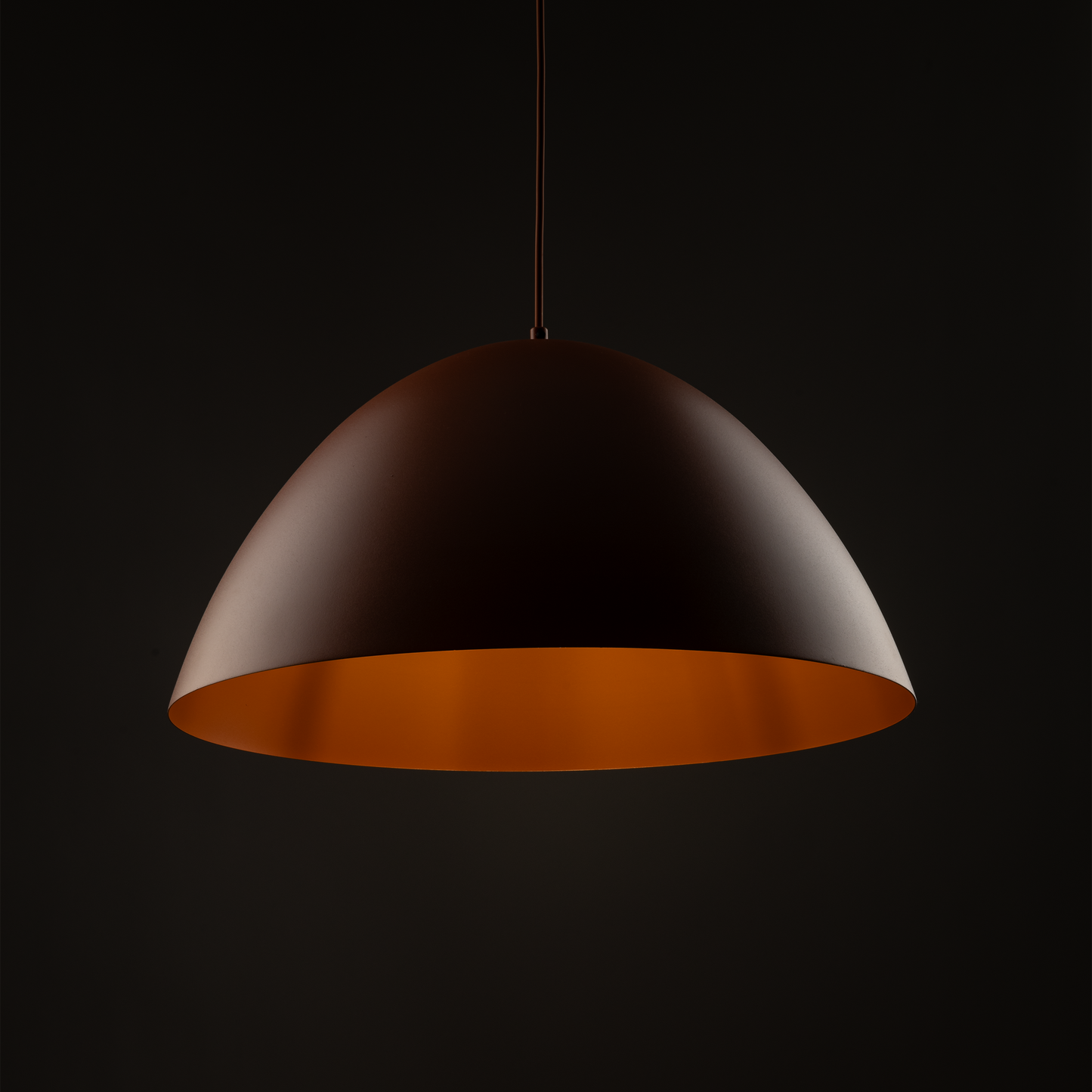 Suspension grande coupole FARO pour îlot de cuisine et table à manger