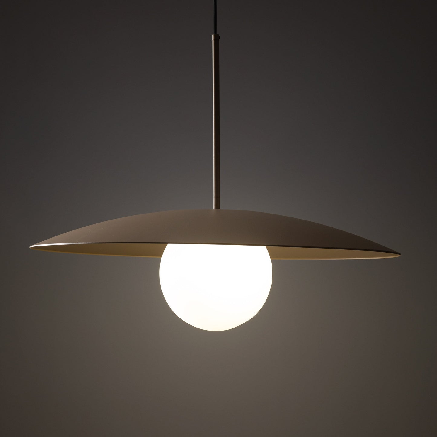 Suspension dôme large SLATE Mid-Century Modern pour îlot de cuisine et table à manger
