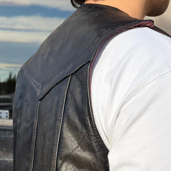 Gilet motard en cuir de buffle pour homme. Gilet à lacets latéraux ajustables