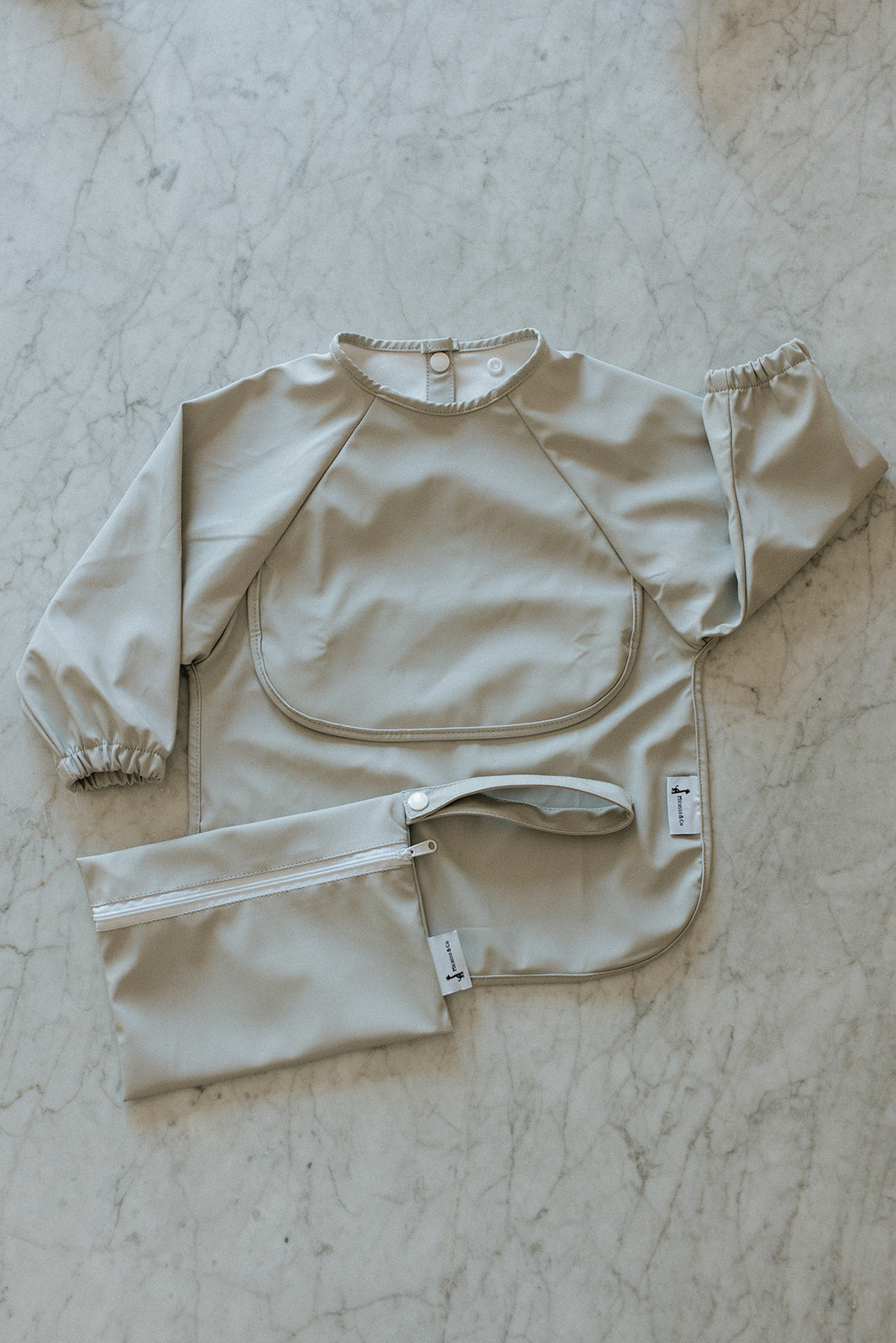 Bavette imperméable à manches longues avec poche | 6-24 mois
