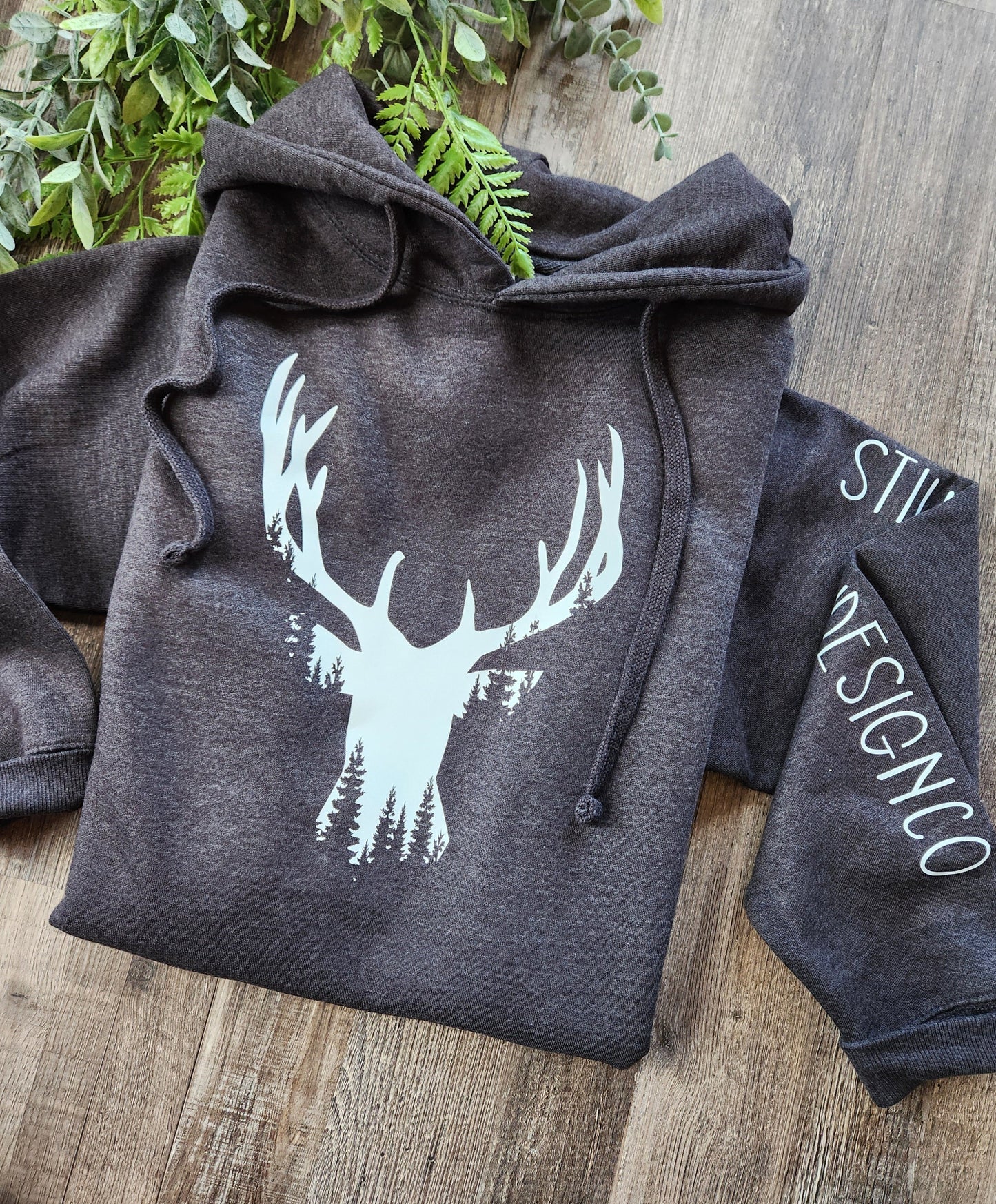 SWEAT À CAPUCHE TÊTE DE CERF 2025