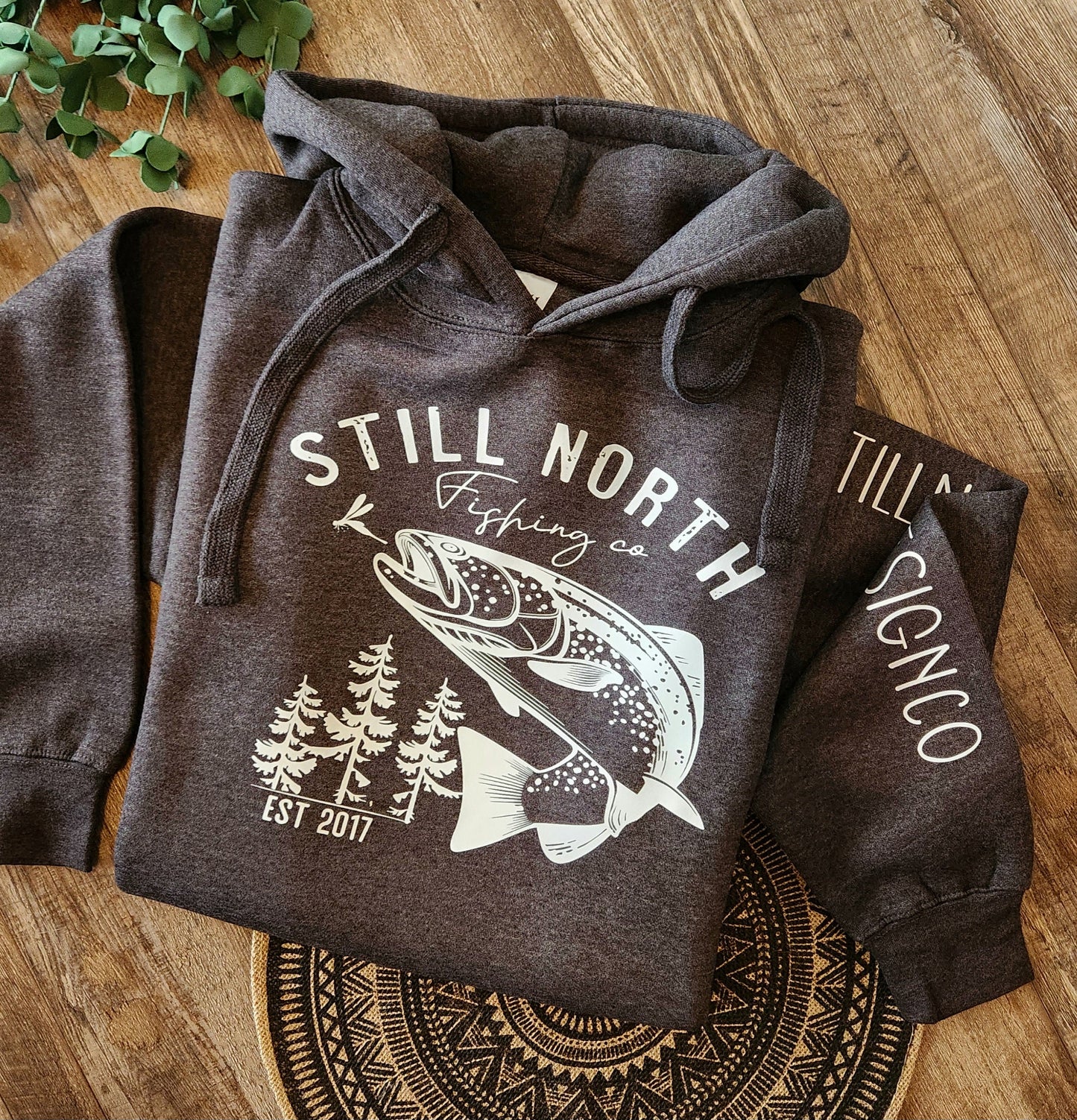 SWEAT À CAPUCHE STILL NORTH FISHING CO 2025