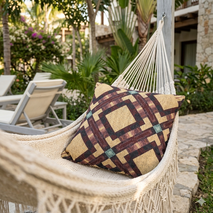 Coussin tressé — Coussin décoratif bohème géométrique aux tons chauds et terreux