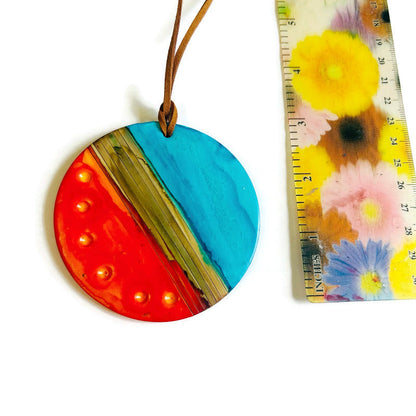 Collier avec pendentif disque surdimensionné fait main