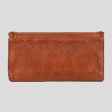 Portefeuille MET pour femmes en cuir. Organisateur pochette à trois volets avec détails cloutés et surpiqûres.