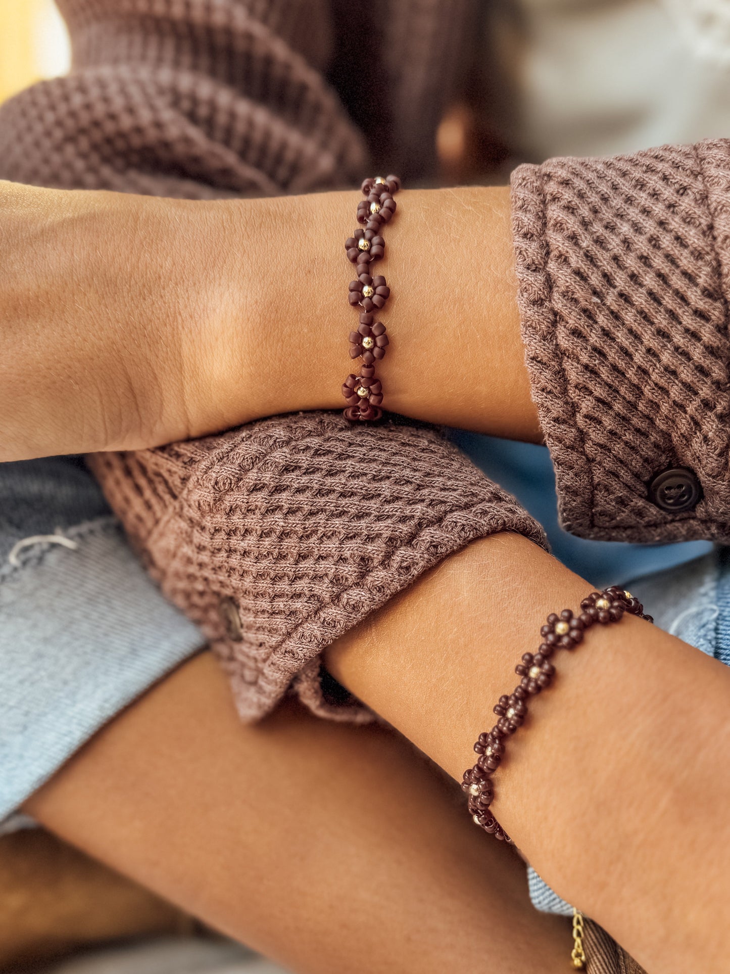 Le bracelet et la chaîne de cheville Merlot Daisy