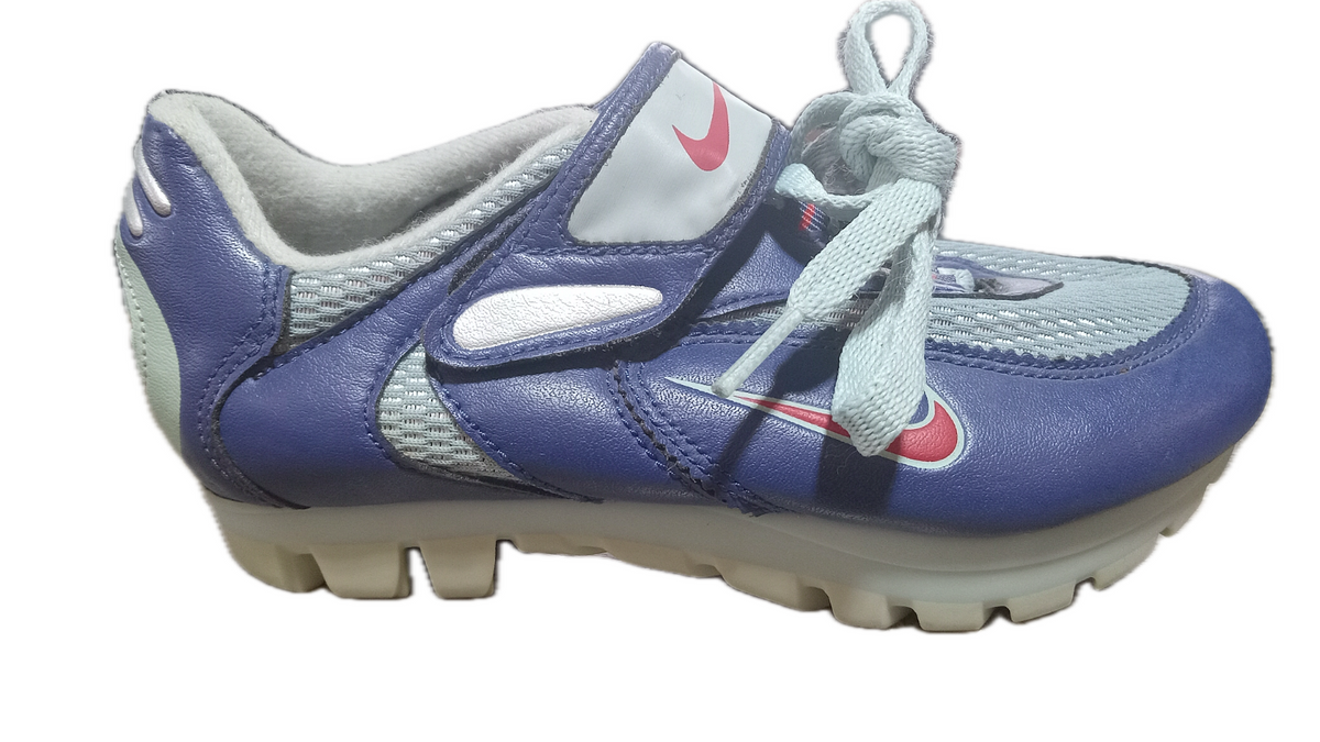 Nike Women's Clipless Shoes, Size 3.5 US