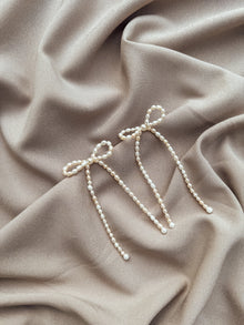 Les boucles d'oreilles Brianna en forme de nœud